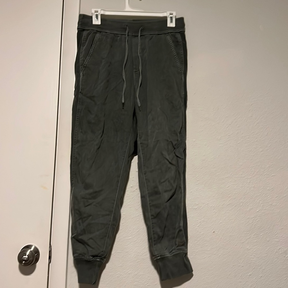 Gap canvas jogger size small